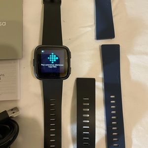 Fitbit Versa in Box - Black/3 Bands